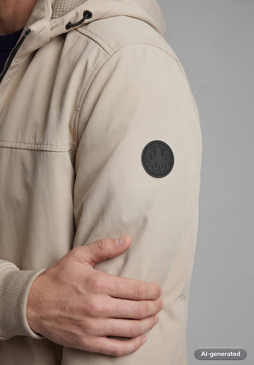 Softshell Jacke mit abnehmbarer  Kapuze