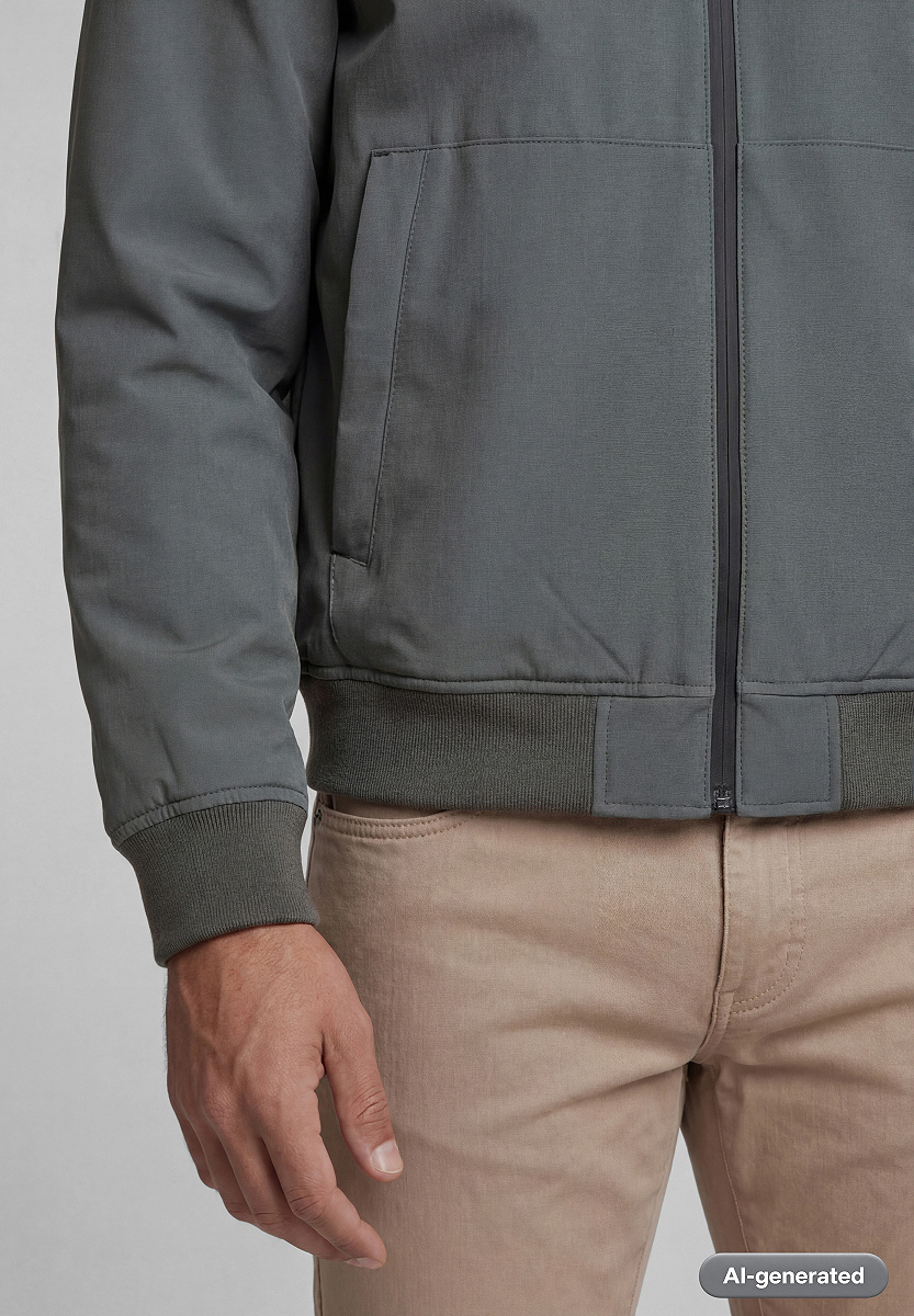 Softshell Jacke mit abnehmbarer  Kapuze
